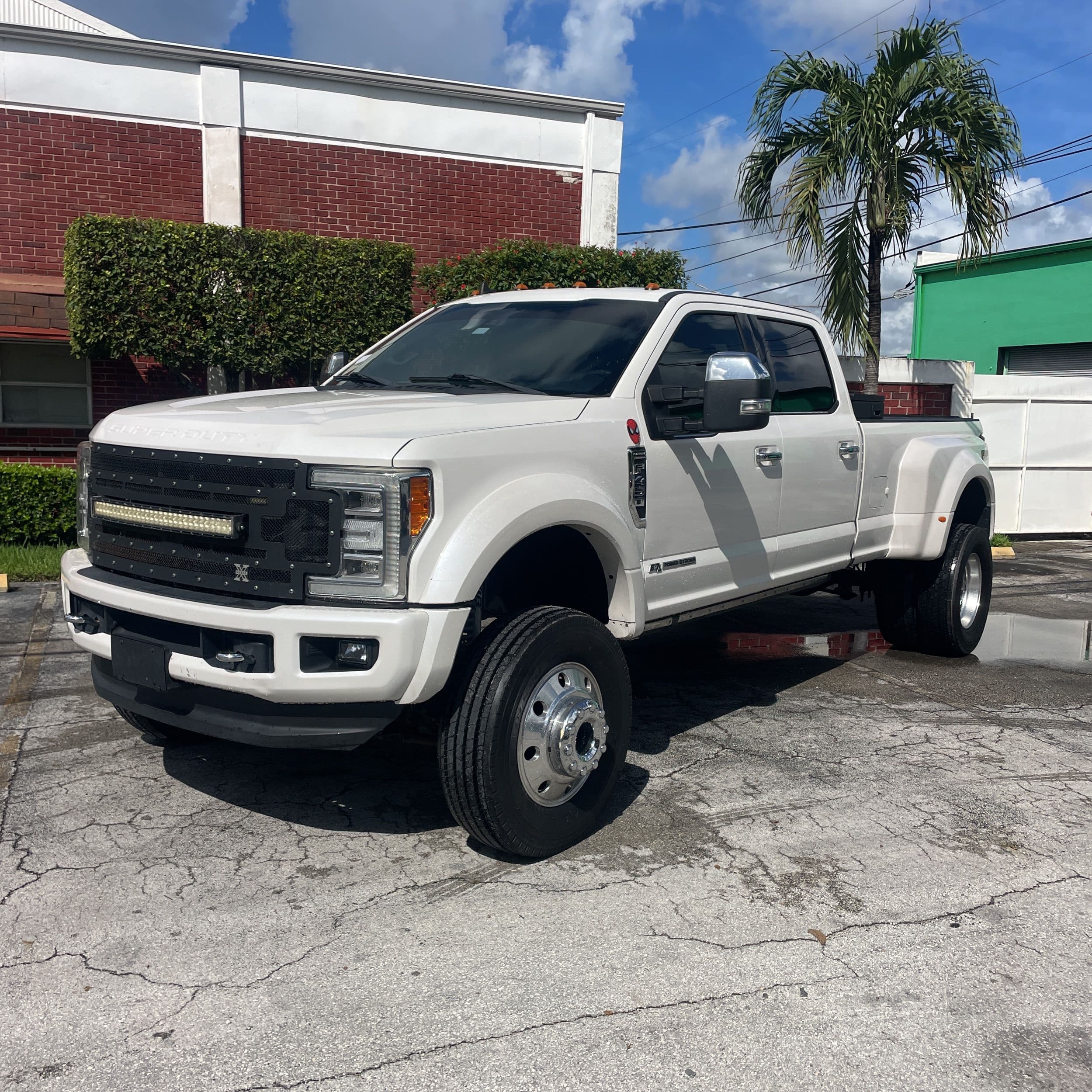2019 Ford F-450 Super Duty Platinum photo 1