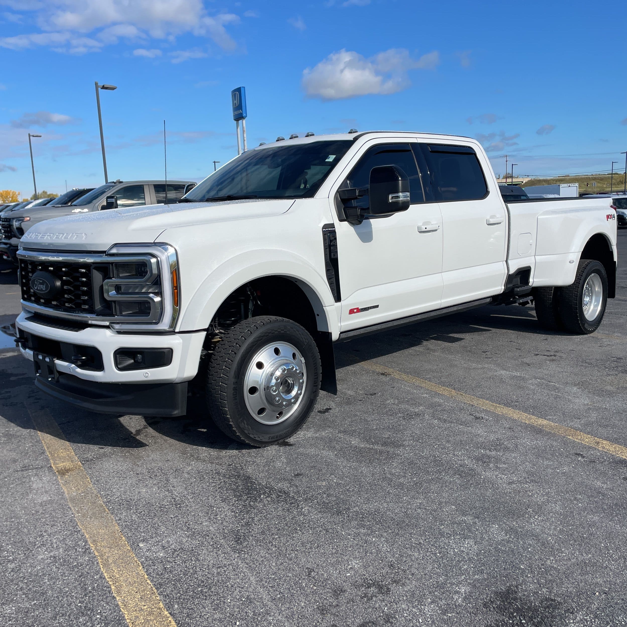 2025 Ford F-450 Super Duty Platinum photo 1