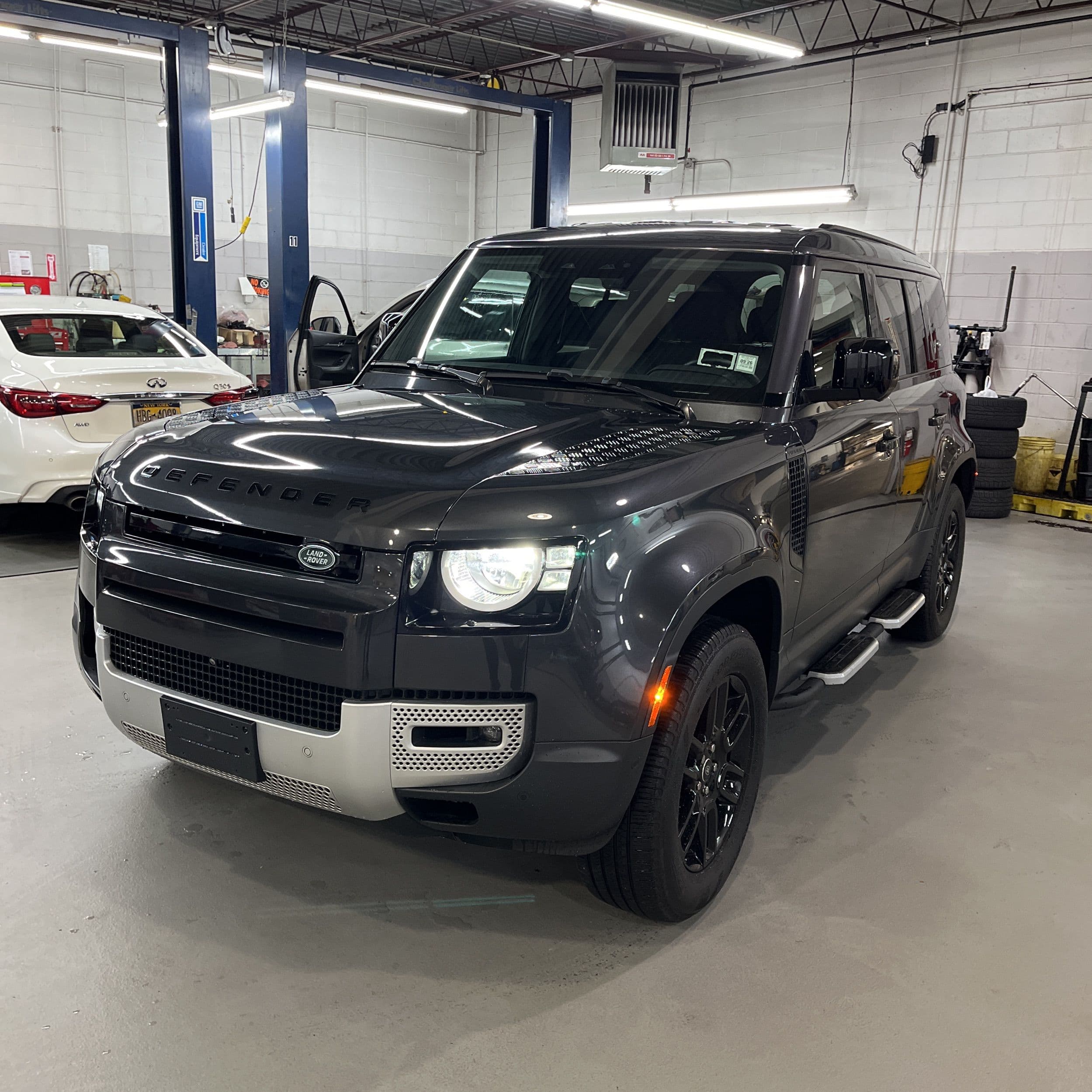 2023 Land Rover Defender 110 S photo 1