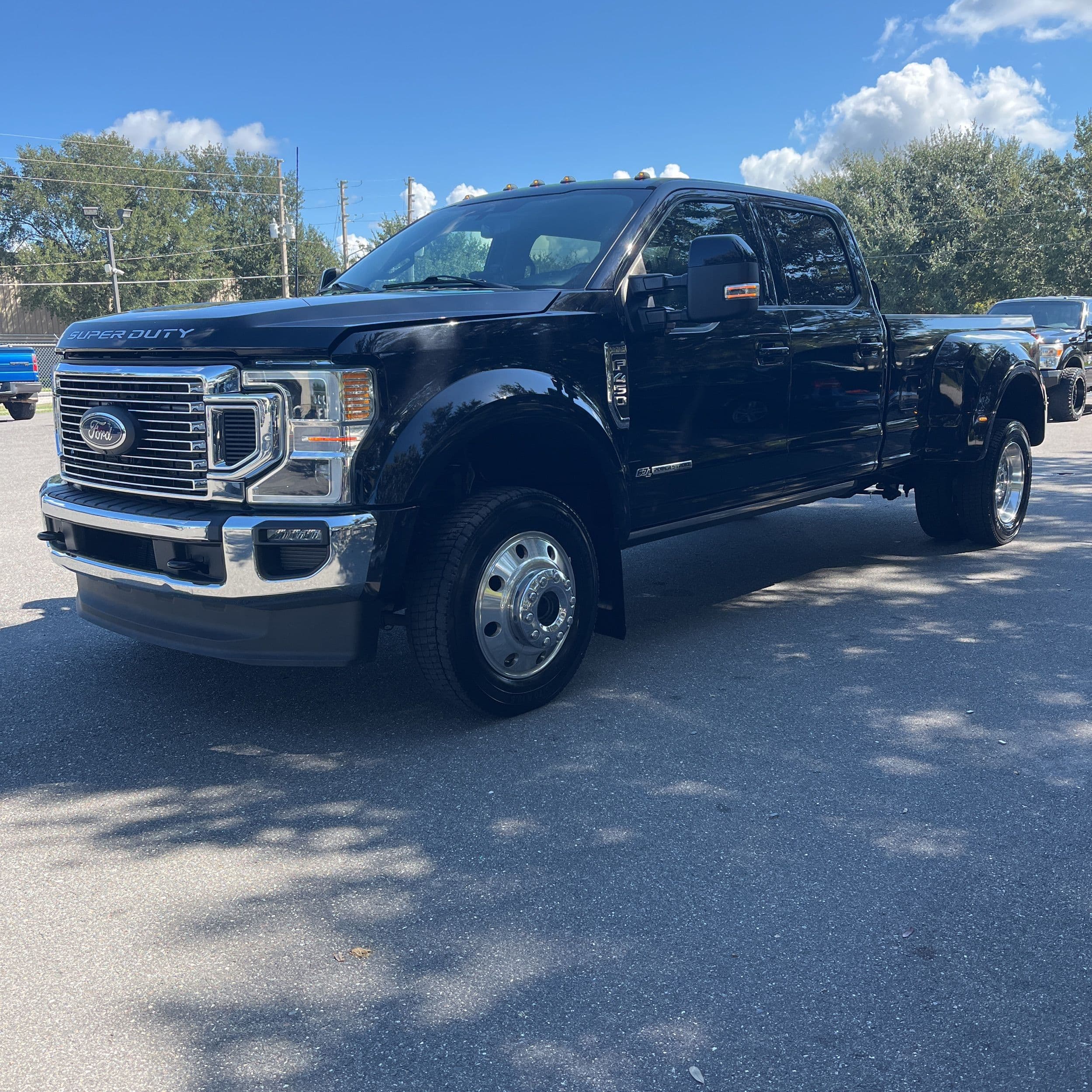2022 Ford F-450 Super Duty Lariat photo 1